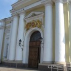 Орден над входом в Князь-Владимирский собор.