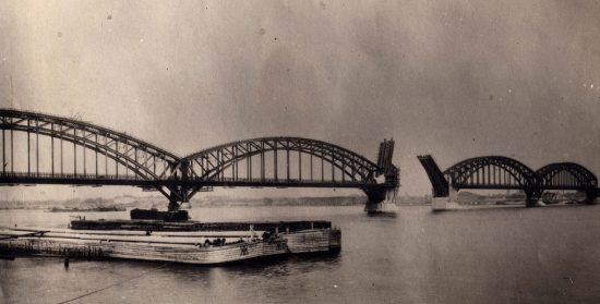 Вид от Смоляной улицы на Финляндский железнодорожный мост, фотоателье К. Буллы