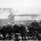 Группа пожарных у машины на Большой Дворянской улице во время тушения пожара в соборе Пресвятой Троицы. 7 февраля 1913 г