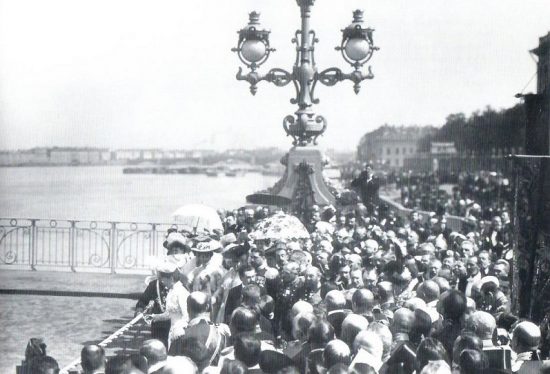 Открытие Троицкого разводного моста, 1903 год. Ленту перерезает Императрица Мария Федоровна